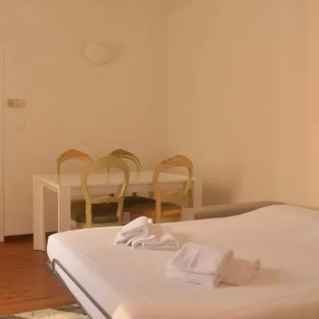 Διαμέρισμα Venice Apartment *